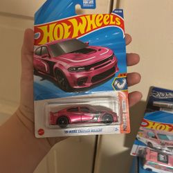 Hotwheels Toy ‘20 Dodge charger hellcat 
