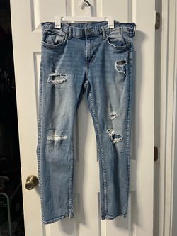 Men’s Light Wash Distressed Straight Jeans