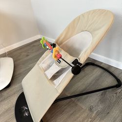 BabyBjörn Bouncer + Toy Bar