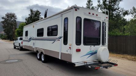 mountaineer SLIDE OUT... 30 foot ... like new