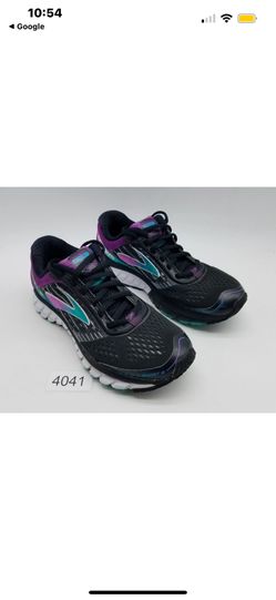 Brooks. Women sneakers.
