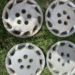 15” Oem Toyota Hubcaps