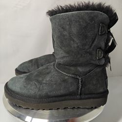 Size 6 US WOMENS UGG Bailey Bow II boots black