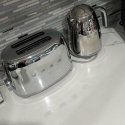 SMEG toaster And Kettle
