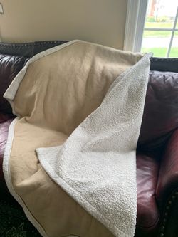 Sonoma Life + Style Tan Fleece Sherpa Throw Blanket 50x 60”