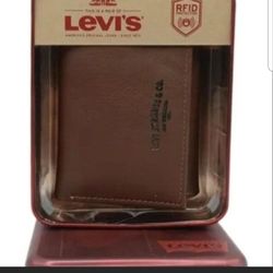 Levi’s RFID Trifold Leather Wallet Brown NEW in Box Gift