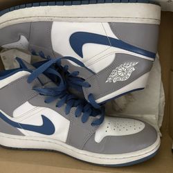 Air Jordan 1 Mid True Blue