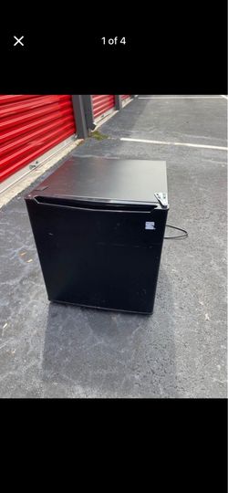 Mini refrigerator