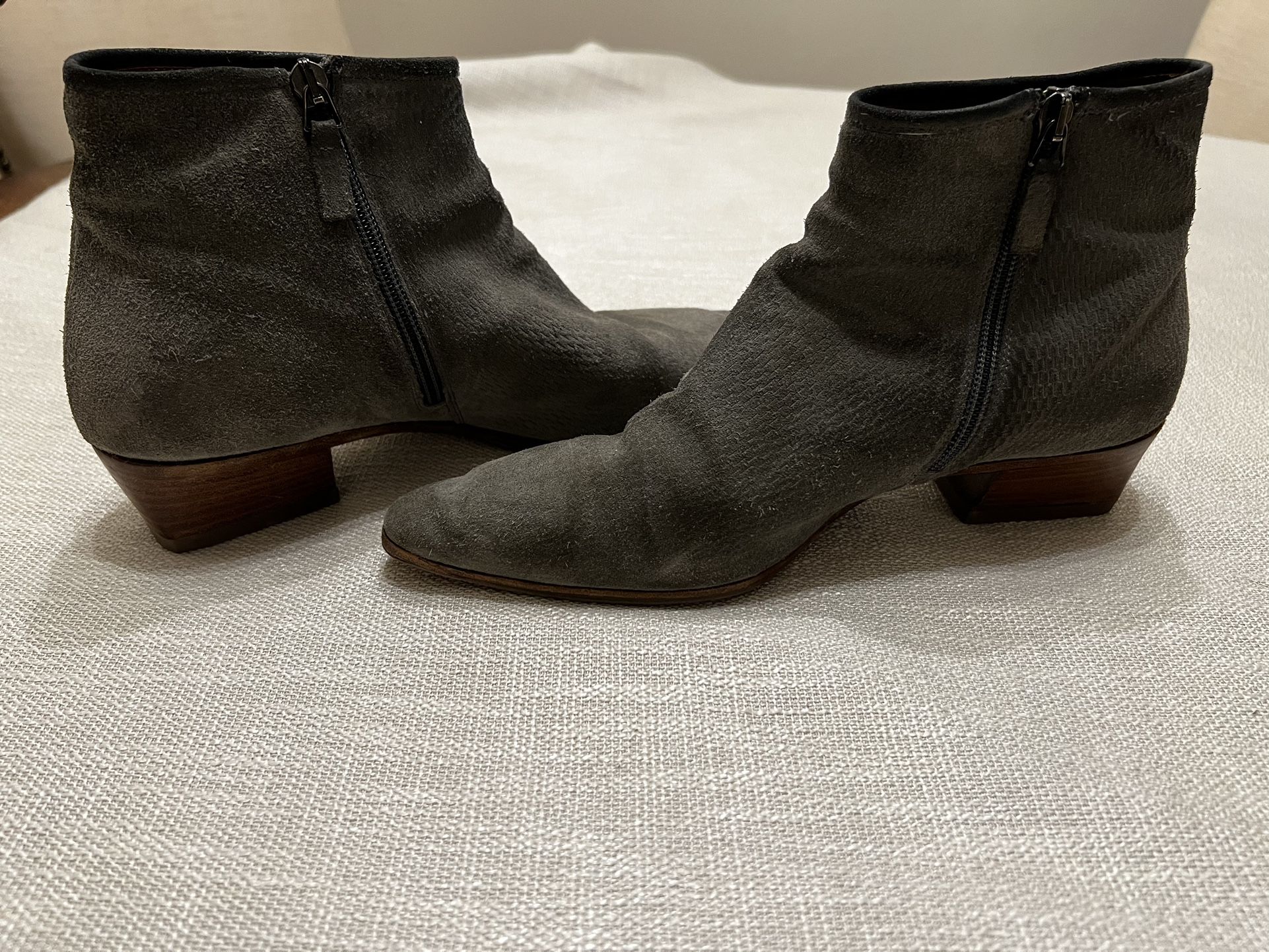 $45 Aquatalia Gray Suede 9.5 Boots