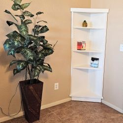 Farmhouse Corner Bookshelf 