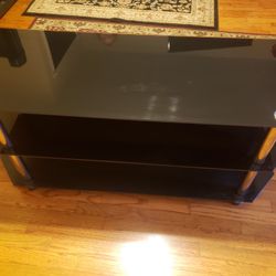 TV / Entertainment Stand with tinted glass & Chrome Cash and local pick-up 90042 only. If the ad is still up, it is still available. Solo efectivo