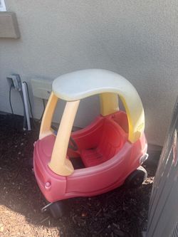 Little Tikes Cozy Coupe Ride-On Car