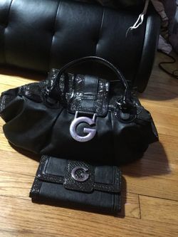 Barely used guess purse with wallet
