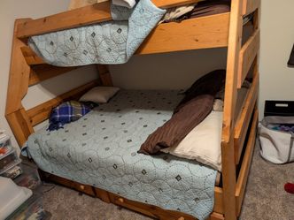 Bunkbeds and dresser