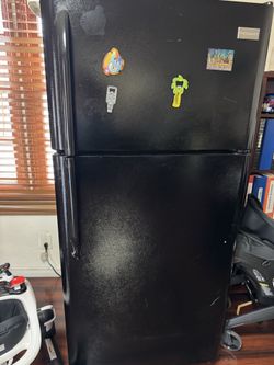 Frigidaire - 18.3 Cu. Ft. Garage Ready Top-Freezer Refrigerator