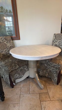 42” Round Pedestal Table
