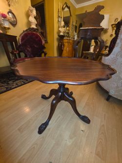 Antique scalloped edge Coffee Table