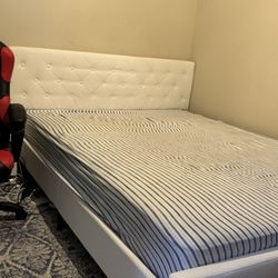 🛏️ Queen Size Bed + Mattress – Great Condition & Priced to Sell! 🔥