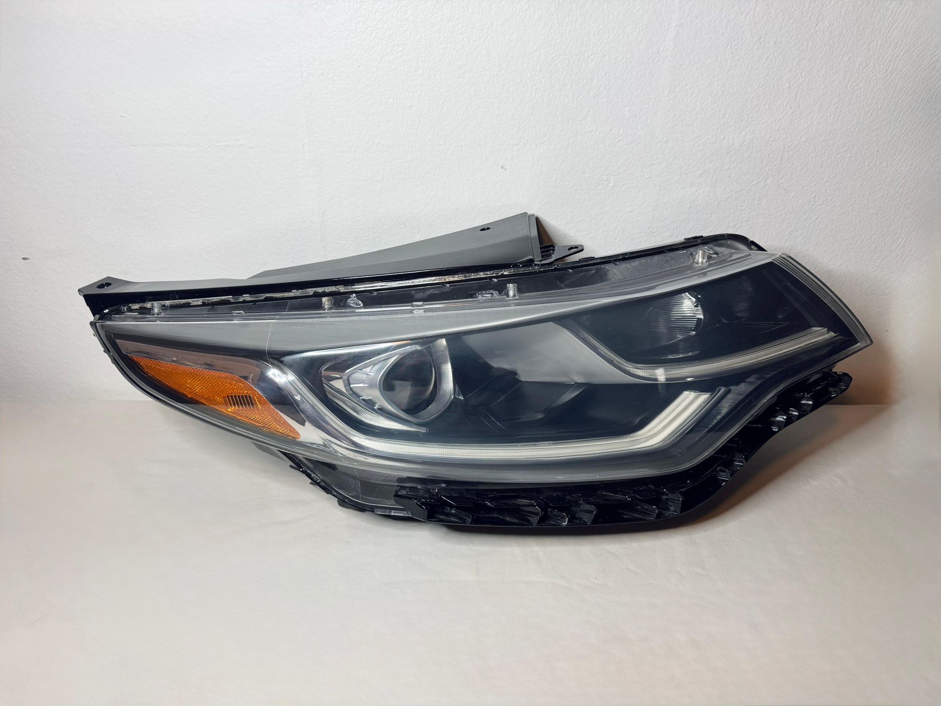 2019 - 2020 KIA OPTIMA W/LED RH PASSENGER SIDE HEADLIGHT OEM