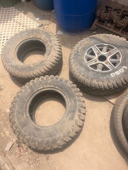 Used Off-Road Mud Terrain Tires with Alloy Wheel