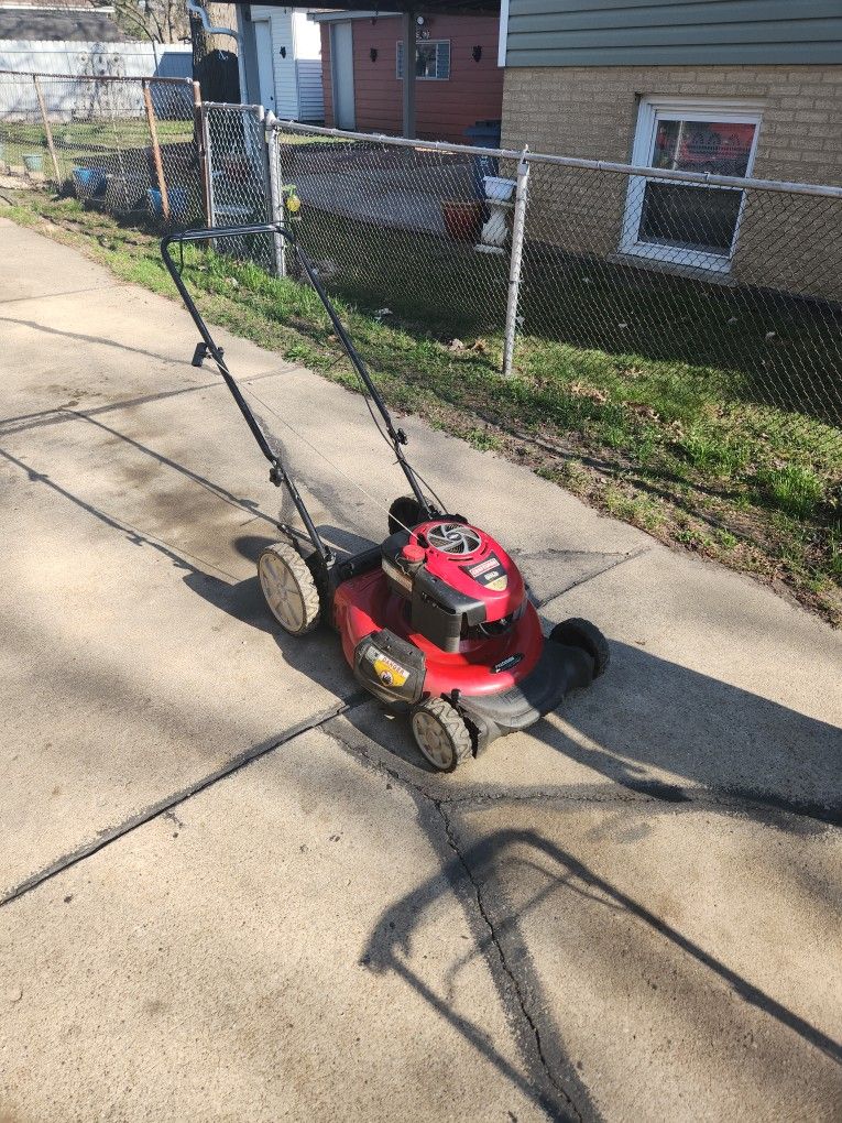 Craftsman BRIGGS & STRATTON Gold 6.75 Push for Sale in Harvey, IL OfferUp