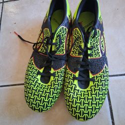 Soccer Shoe's  9 1/2   Clutch  Fit   Under  Armour