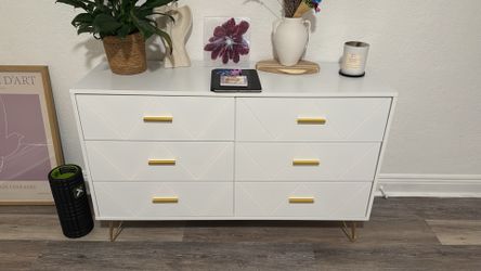 Chest of drawers