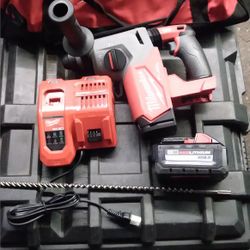 MILWAUKEE ROTARY HAMMER DRILL 1" 18V LITHIUM FUEL BRUSHLESS WITH BATTERY AND CHARGER 