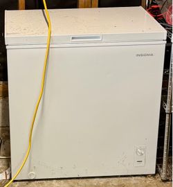 Insignia Chest Freezer White