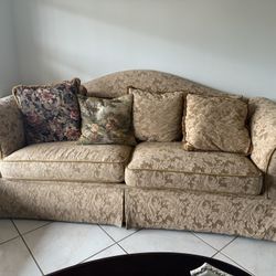 Traditional Classic English Roll Arm sofa 