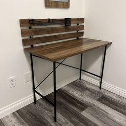 Contemporary Style Sleek Desk
