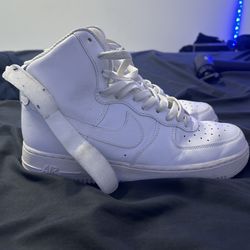 white nike shoes 