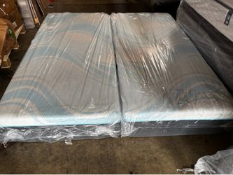 New Split King (2 Twin XL) Tempurpedic LUXEBREEZE 2.0 Firm Mattress Set $10,600 in stores and online!!!!!