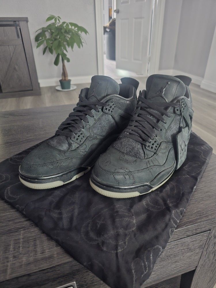 Air Jordan 4 X KAWS