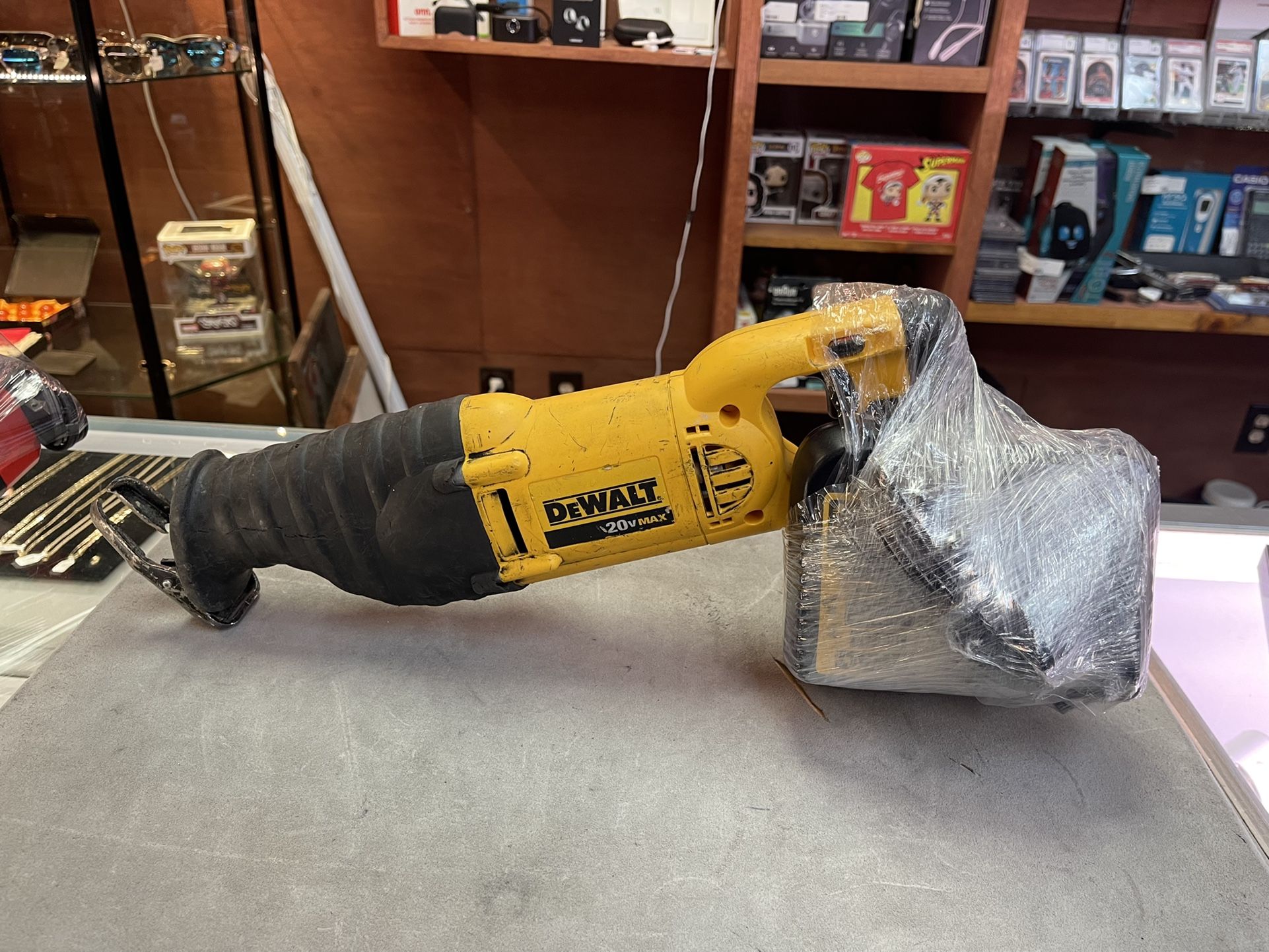 Dewalt 20 Volt Reciprocating Saw W/ Battery And Charger