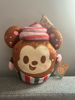 Disney Munchlings Mickey Mouse Peppermint Bark Cupcake plush decor collectible