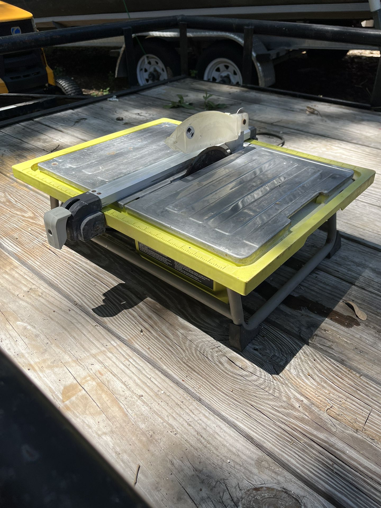 Ryobi WS722 Portable Tile and Stone Saw  Get the precision cuts you need for your next DIY project with the Ryobi WS722 Tile and Stone Saw. While this