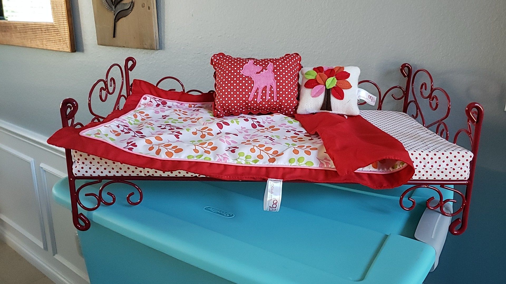 18" Doll Daybed (Red)