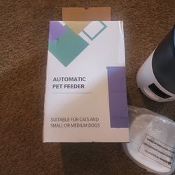 Automatic Feeder Suitable For Cats And Small Or Medium Dogs