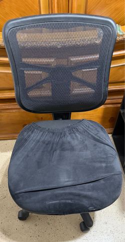 Computer chair. Removable seat cover. Cash only. No electronic payments or trades. No delivery. No assistance available for loading and still