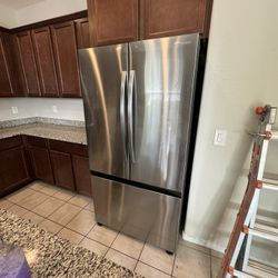 Side By Side Refrigerator And Freezer