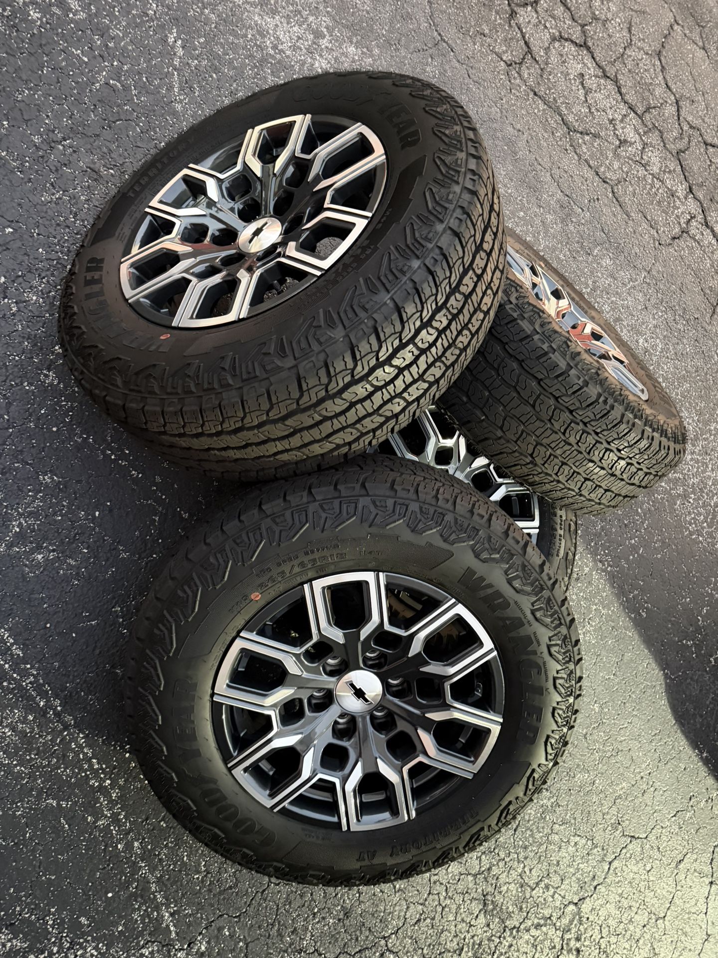 CHEVROLET COLORADO Z71 WHEELS AND TIRES for Sale in Fort Lauderdale, FL ...