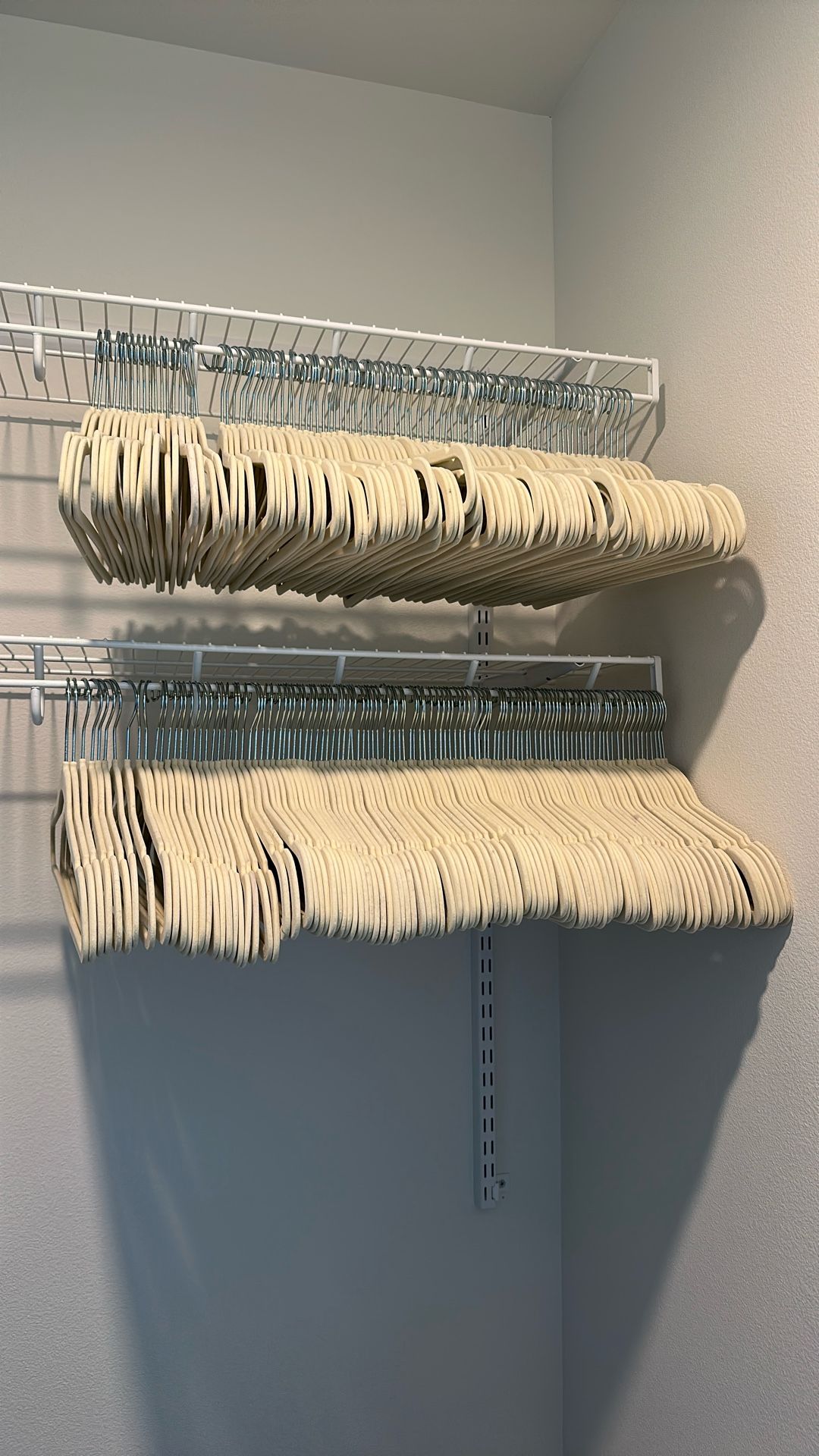 200 Velvet Hangers
