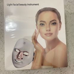 Light Facial Mask 