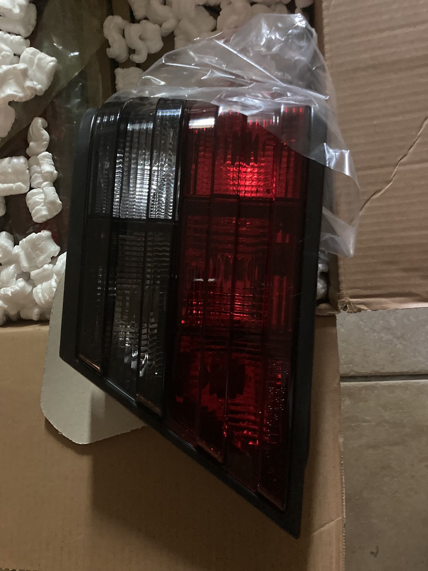 1987  W124 Mercedes-Benz New Set Of 2 Taillights 