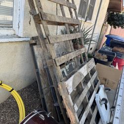 FREE PALLETS AND WOOD 