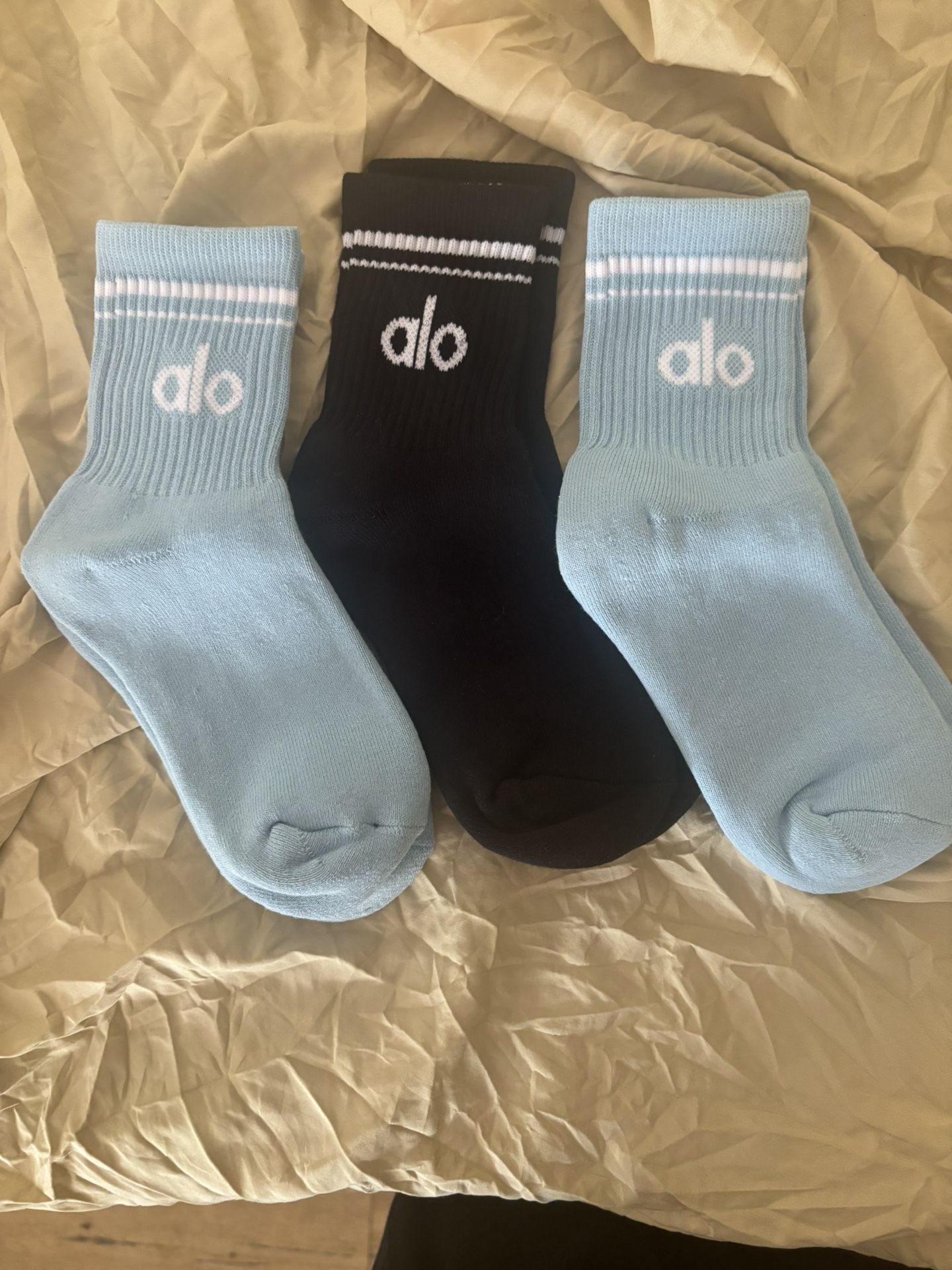 3 pack Alo Yoga Unisex Throwback Socks Brand New