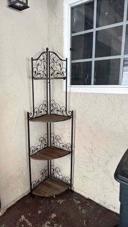 Corner shelf