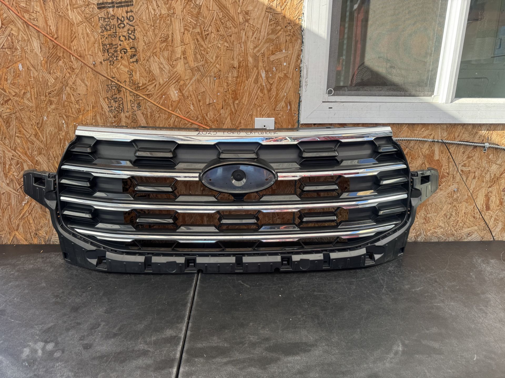 2025 FORD EXPLORER FRONT GRILLE OEM USED