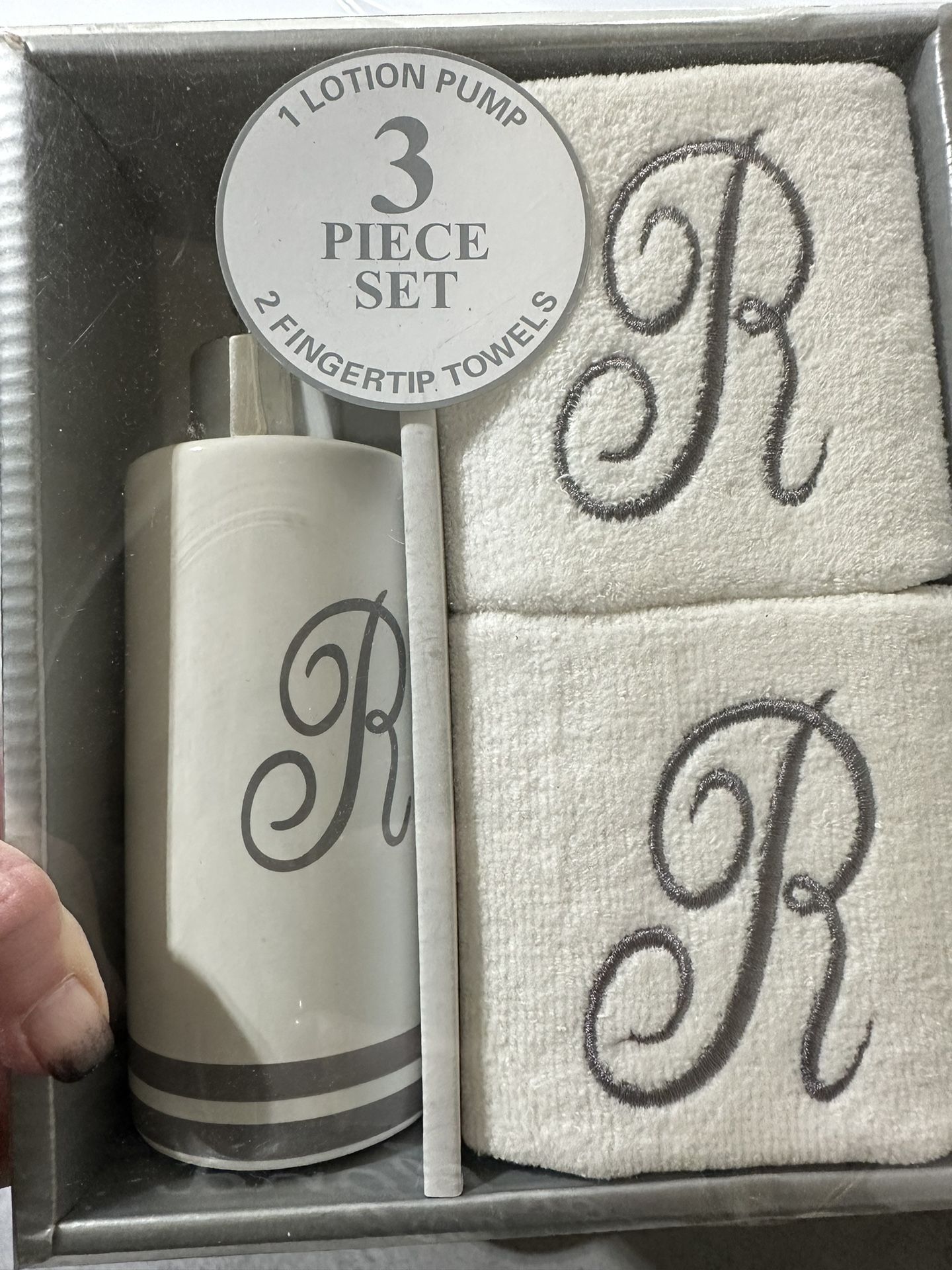 Lotion Pump & Finger Towel Set